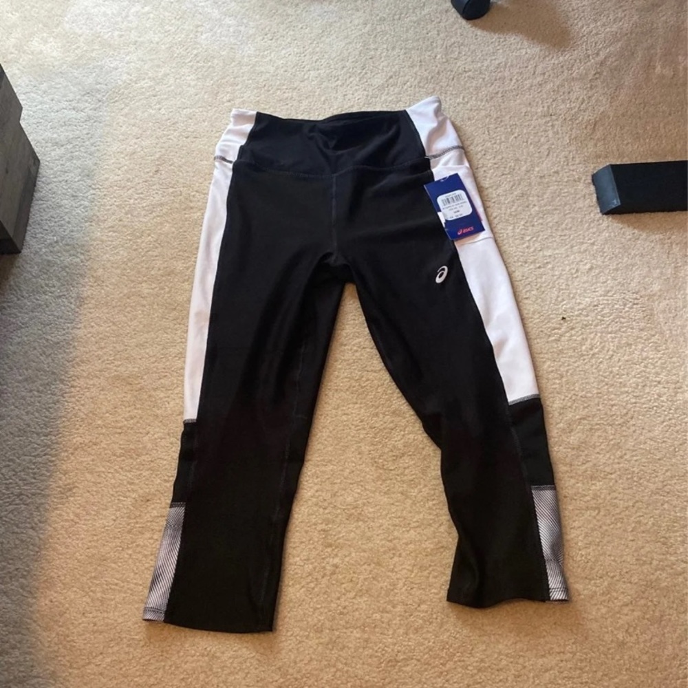 ASICS Capri or cropped leggings NWT